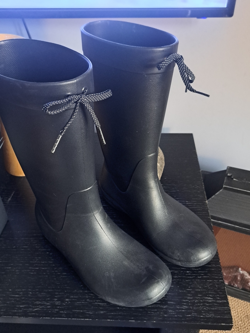 Womens Crocs Rain Boots Size 10- Like New